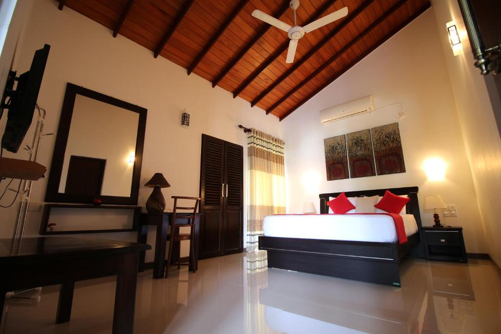 Postel nebo postele na pokoji v ubytování River Breeze Villa Bentota