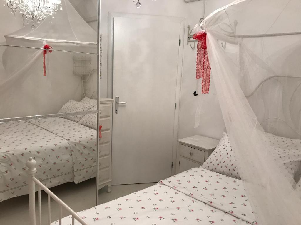 Postel nebo postele na pokoji v ubytování Domus Apartments