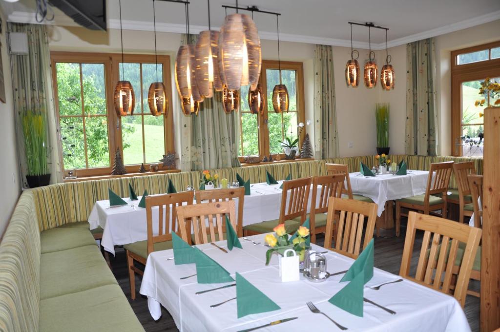 A restaurant or other place to eat at Maria's Sonnenquartier