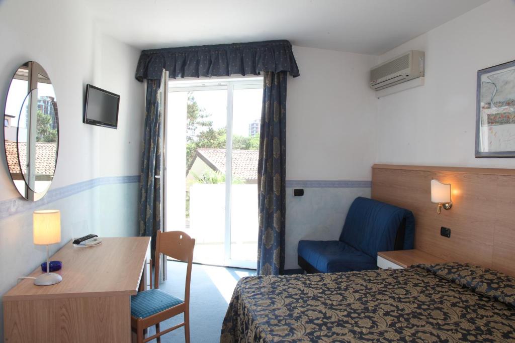 Postel nebo postele na pokoji v ubytování Hotel Carlton
