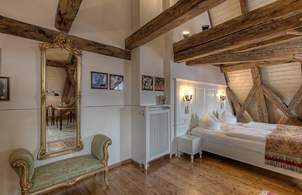 Postel nebo postele na pokoji v ubytování Hotel Orphée - Großes Haus