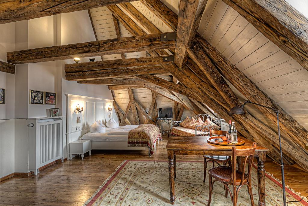Postel nebo postele na pokoji v ubytování Hotel Orphée - Großes Haus