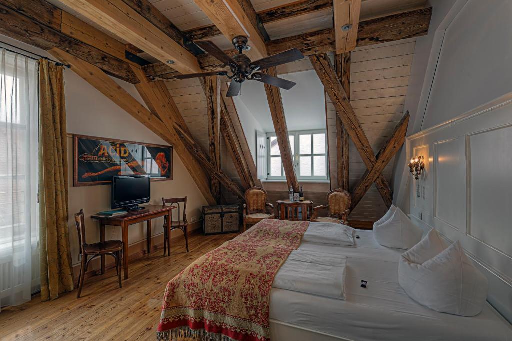 Postel nebo postele na pokoji v ubytování Hotel Orphée - Großes Haus