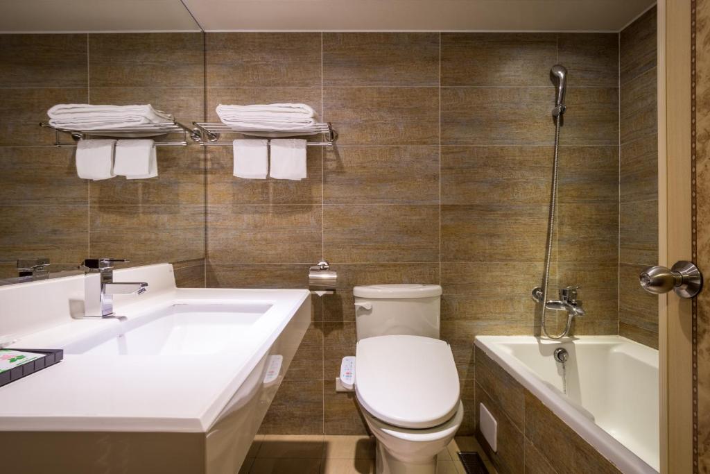 Koupelna v ubytování Golden Home Hotel