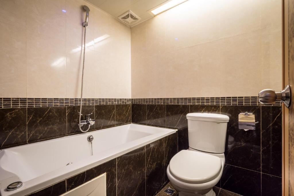 Koupelna v ubytování Golden Home Hotel