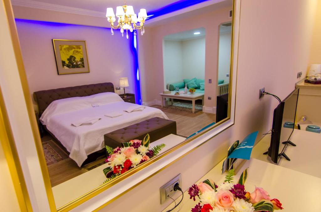 Book a room in Mamaia Beach