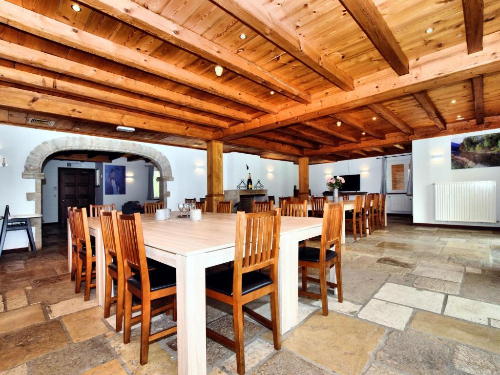 TV a/nebo společenská místnost v ubytování Farmhouse in Tuscany with Pool Views