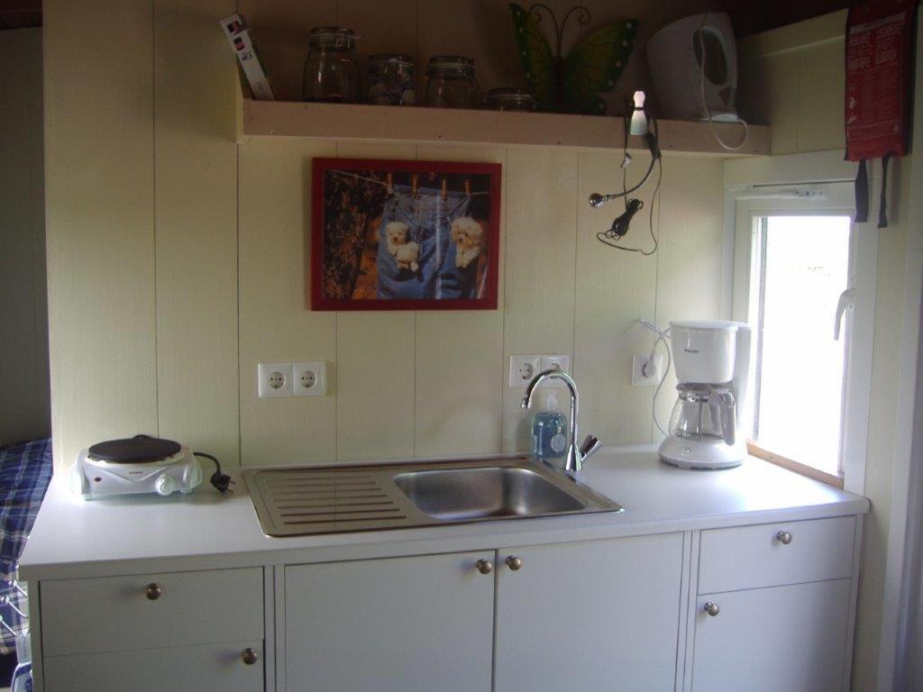 A kitchen or kitchenette at Your Cozy Waggon at the Cows' Paradise
