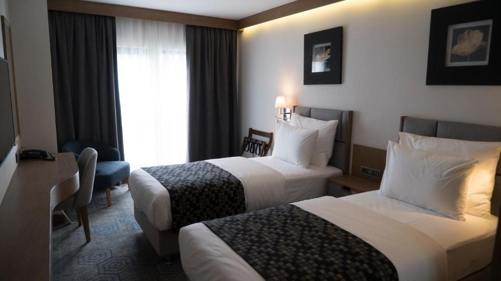A bed or beds in a room at Yuksel Istanbul Yenikapı Hotel