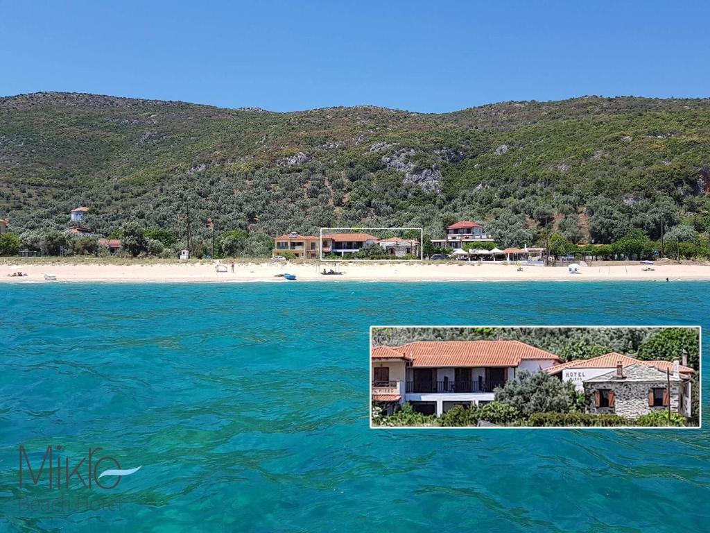 due foto di una spiaggia e di una casa in acqua di Mikro Βeach Ηotel a Mikro