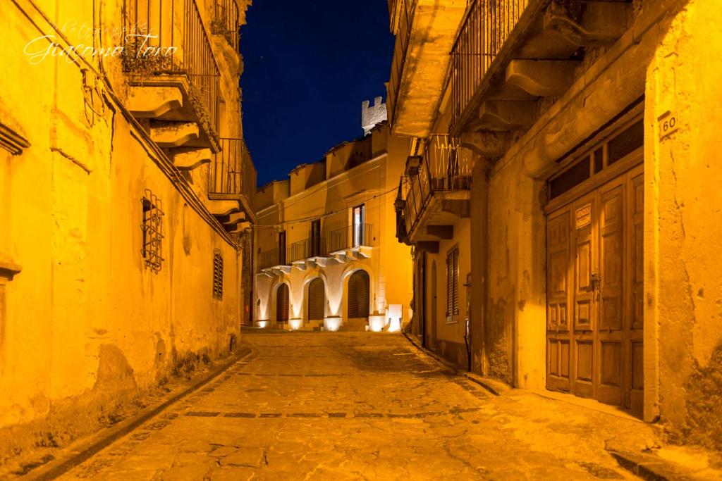 an alley in an old town at night at Casa Sofia Vacanze A Montalbano Elicona in Montalbano Elicona