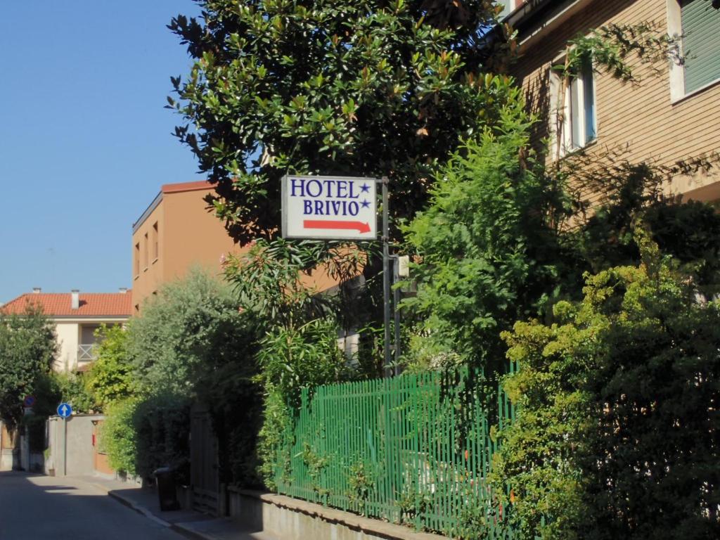Zdjęcie z galerii obiektu Hotel Brivio w Mediolanie