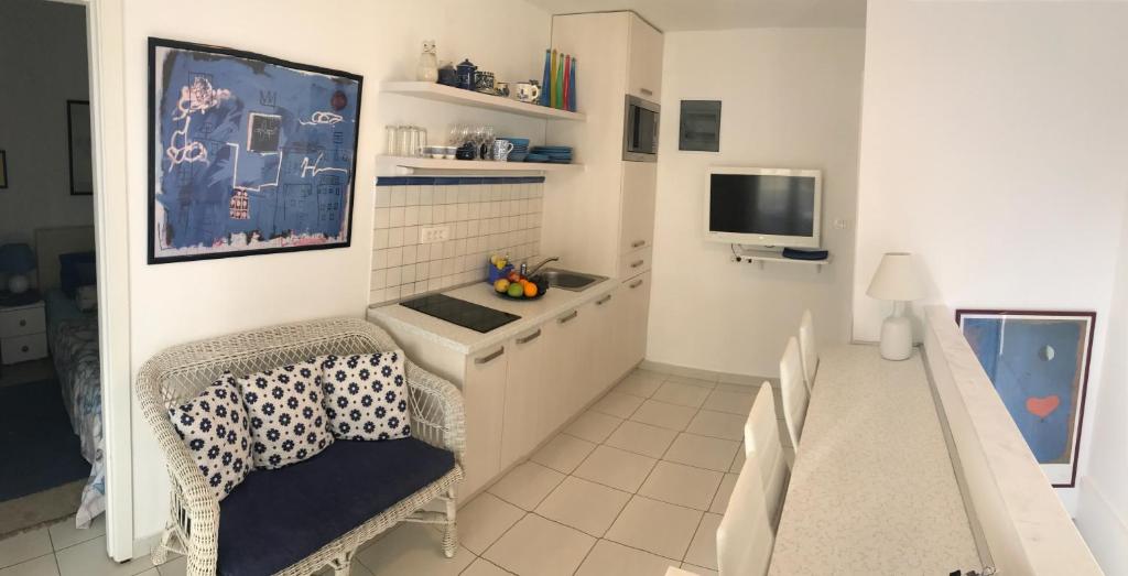 a living room with a desk and a television at APARTMENT L.A. in Tivat
