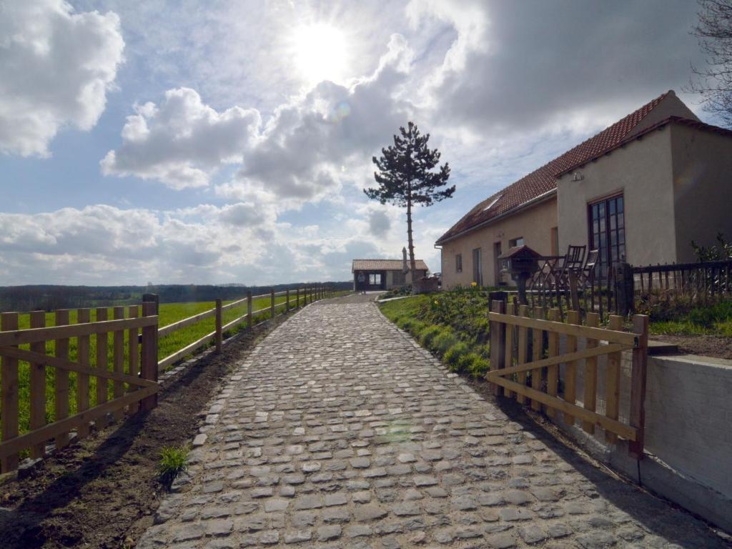 Fotografie z fotogalerie ubytování Mansion with stunning view v destinaci Ellezelles