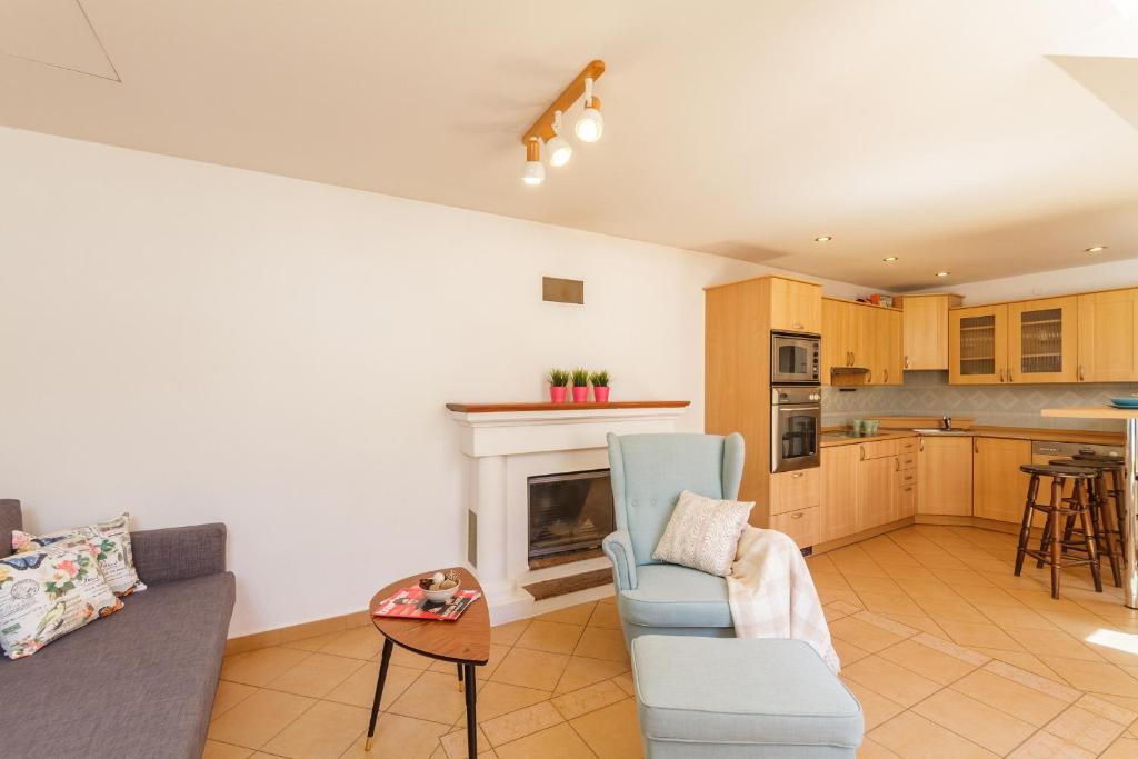 Old Town Charles Apartments - Two-Bedroom Apartment
