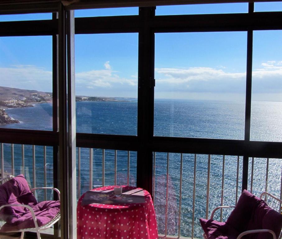 サンアグスティンにあるLa Vistaの窓から海の景色を望めます。