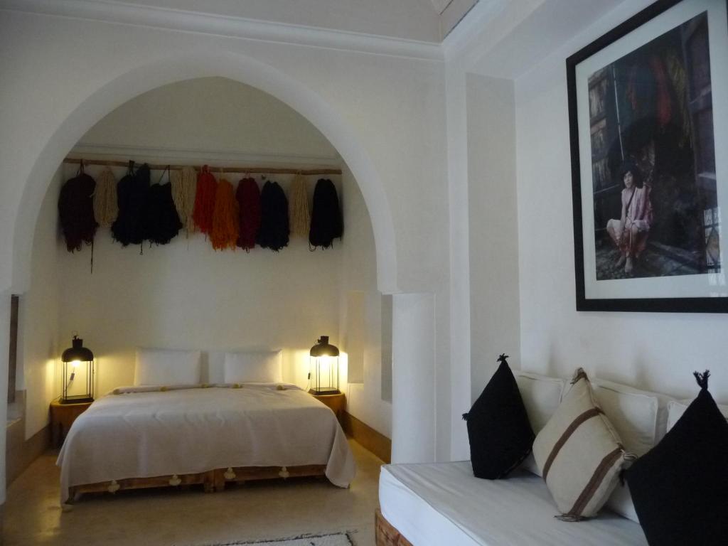 Un pat sau paturi într-o cameră la Riad Matham