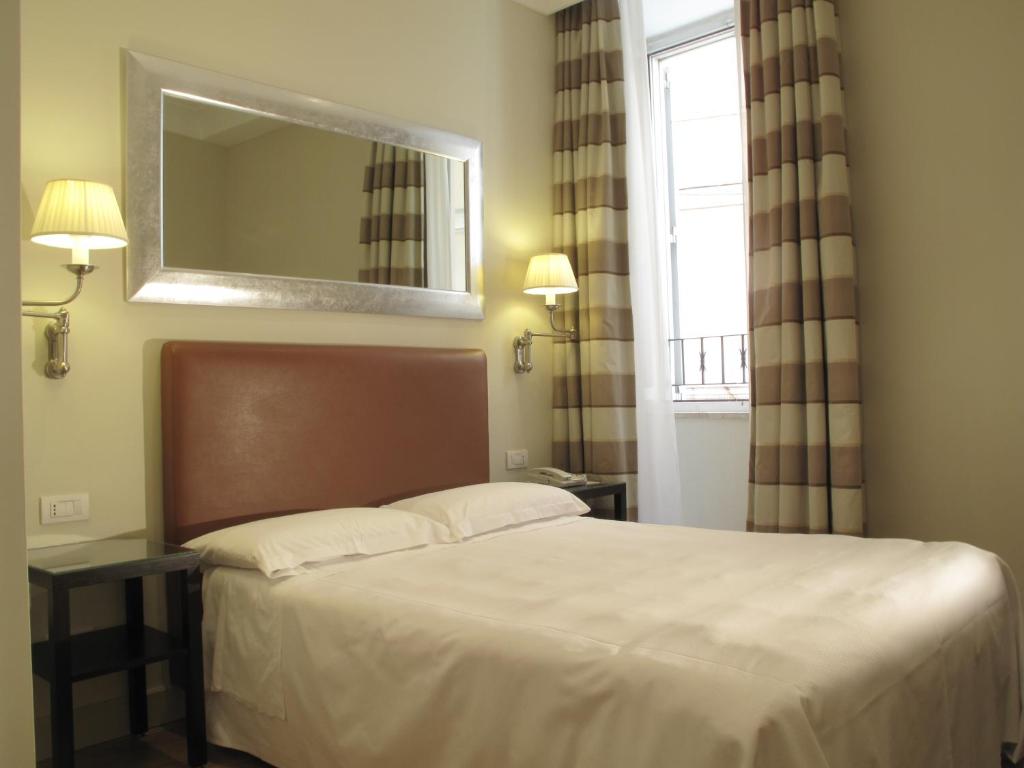 A bed or beds in a room at Hotel Albergo Santa Chiara