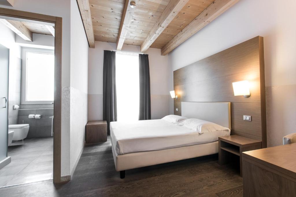 Postel nebo postele na pokoji v ubytování Hotel Operà