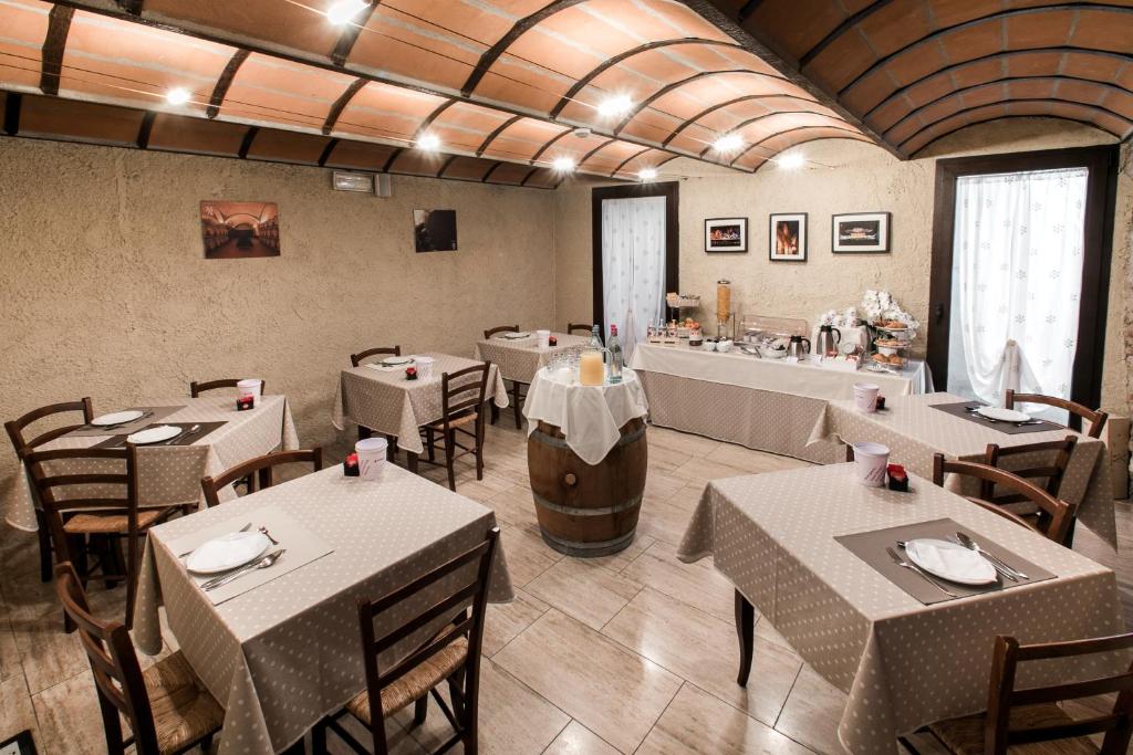 Restaurace v ubytování Hotel Operà