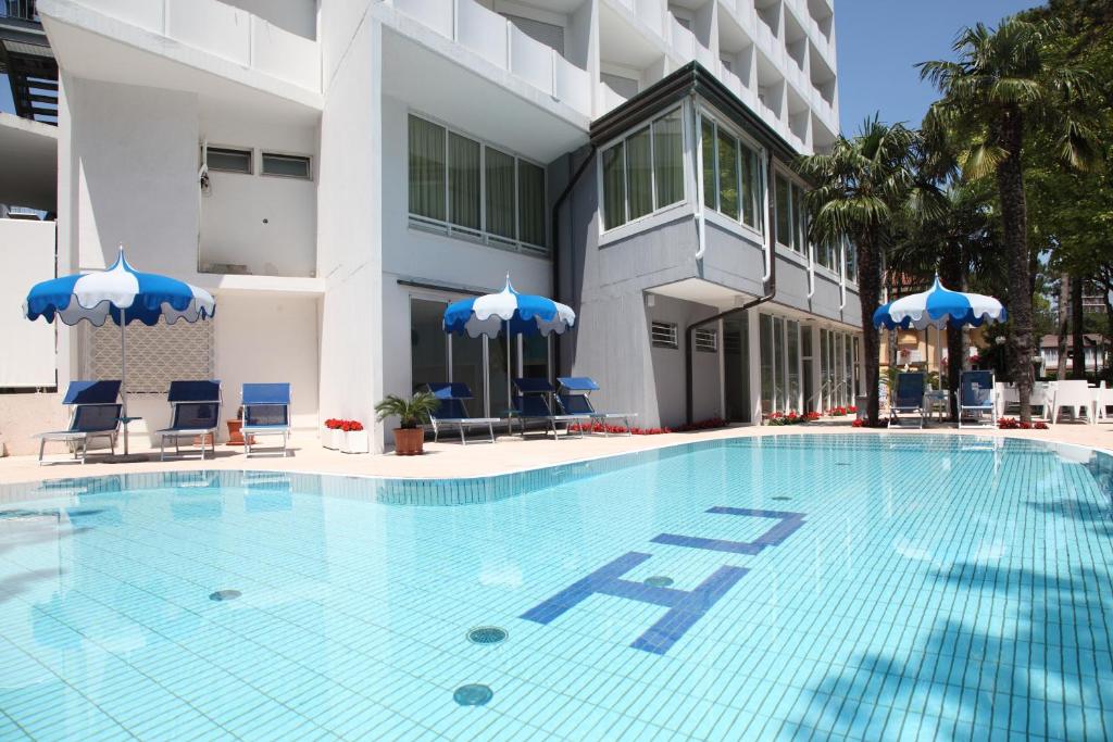 Bazén v ubytování Hotel Carlton nebo v jeho okolí