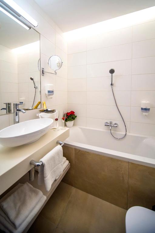 Koupelna v ubytování Hotel Sopron