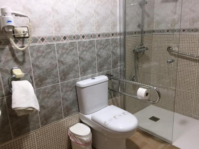Un baño de Hotel Sacratif