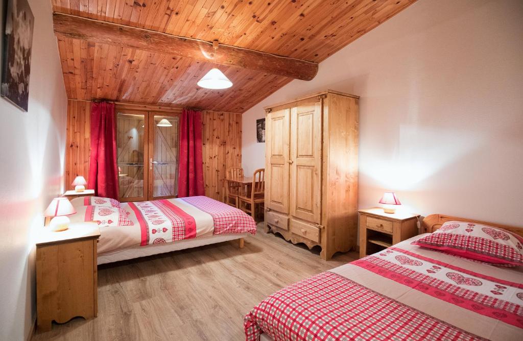 Postel nebo postele na pokoji v ubytování La Roche du Croue