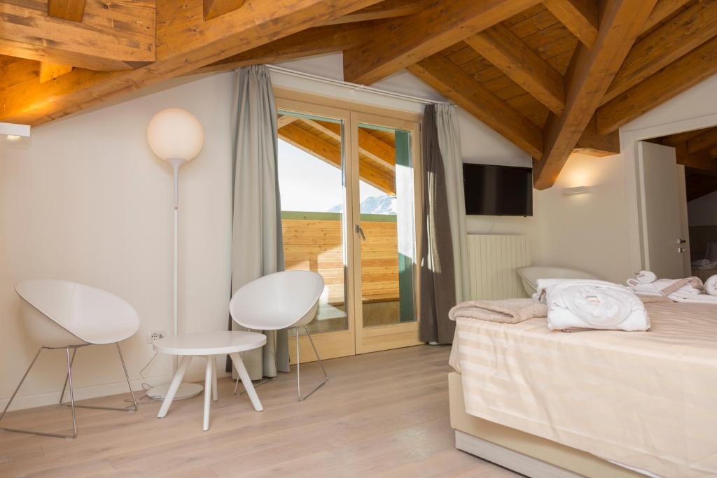Кровать или кровати в номере White Angel Hotel