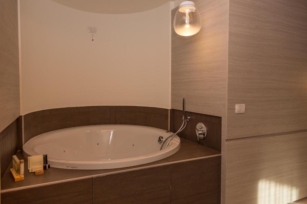 Ванная комната в White Angel Hotel