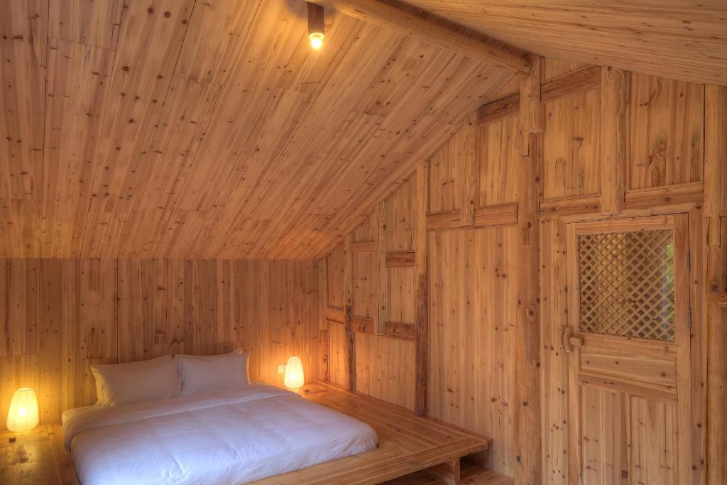 Postel nebo postele na pokoji v ubytování Tong Sang Art Hotel
