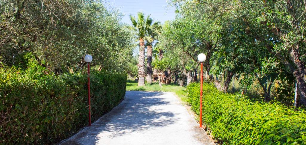Κήπος έξω από το No Name Apartments