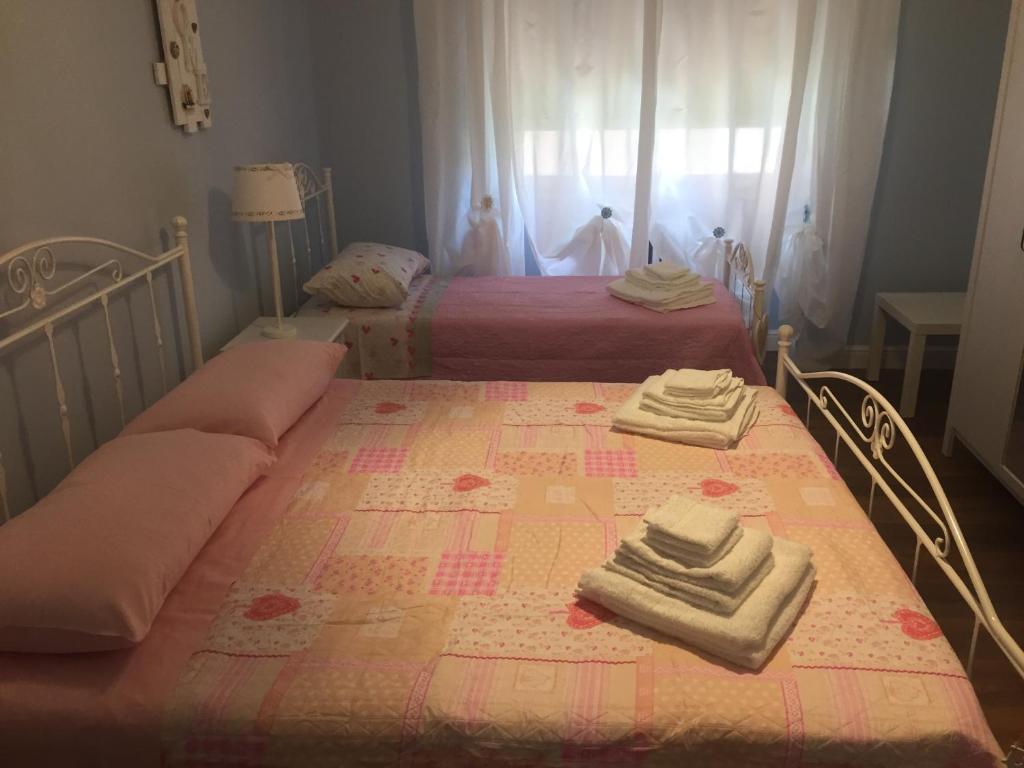 a bedroom with two beds with towels on them at Casa della Nonna Pasqua in Taranto