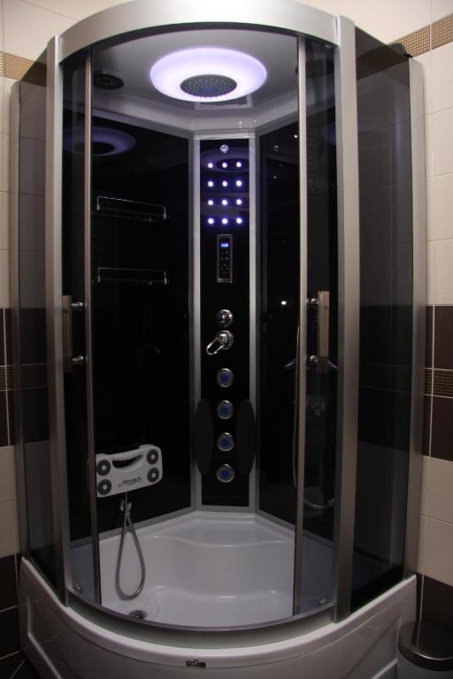 A bathroom at Cmr Aydogan Hotel