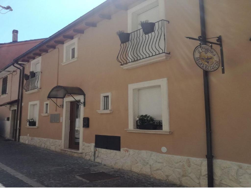 a building with a clock on the side of it at B&B Il Prugnolo in Castel di Sangro