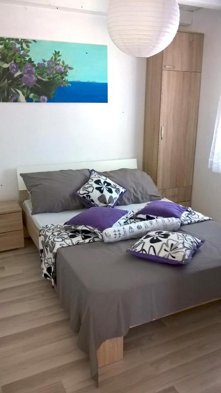 Posteľ alebo postele v izbe v ubytovaní Apartment Kamelia