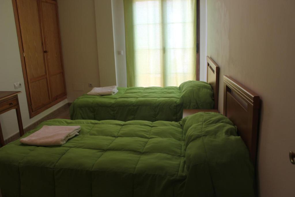 Cama o camas de una habitación en Apartamentos Turísticos Edificio del Pino