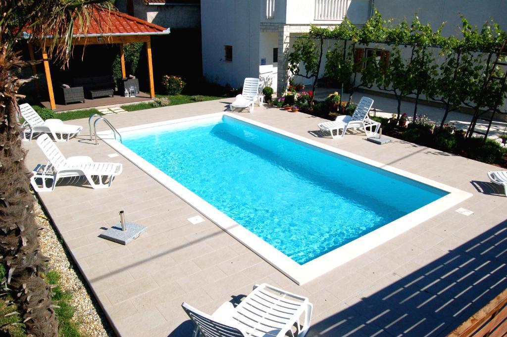 Bazén v ubytovaní Filipovic Apartments with Pool alebo v jeho blízkosti