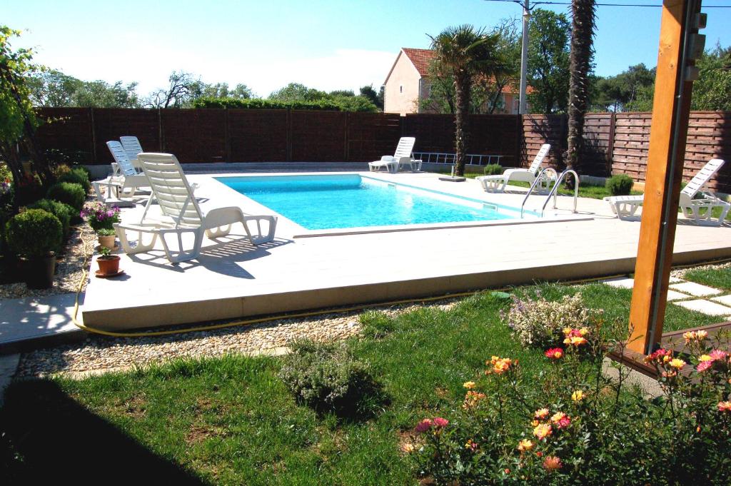 Bazén v ubytovaní Filipovic Apartments with Pool alebo v jeho blízkosti