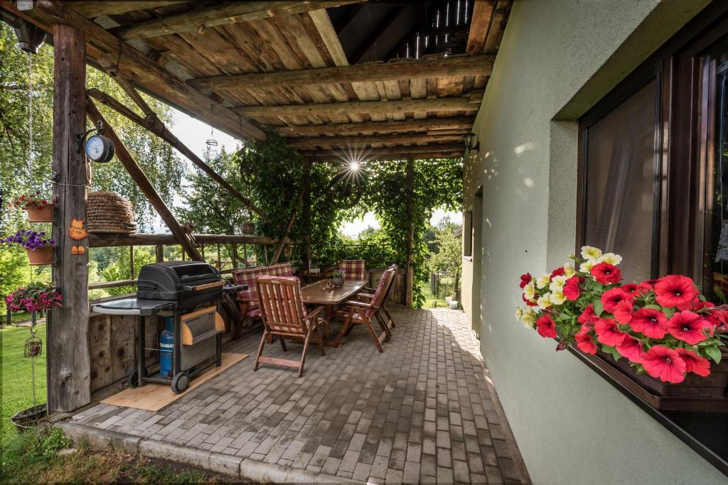 A garden outside Privat Mako