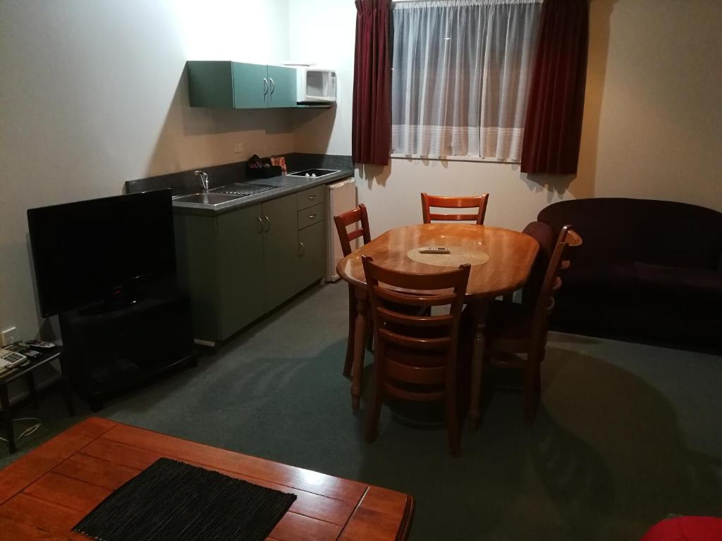 Kuchyň nebo kuchyňský kout v ubytování Ascot Oamaru Motel