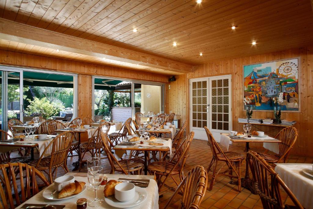 Restaurace v ubytování Hotel Résidence Le Sporting