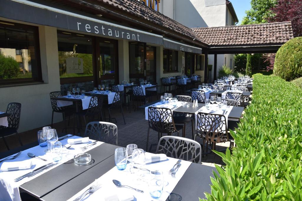 Zahrada ubytování Kyriad Dijon Est Mirande