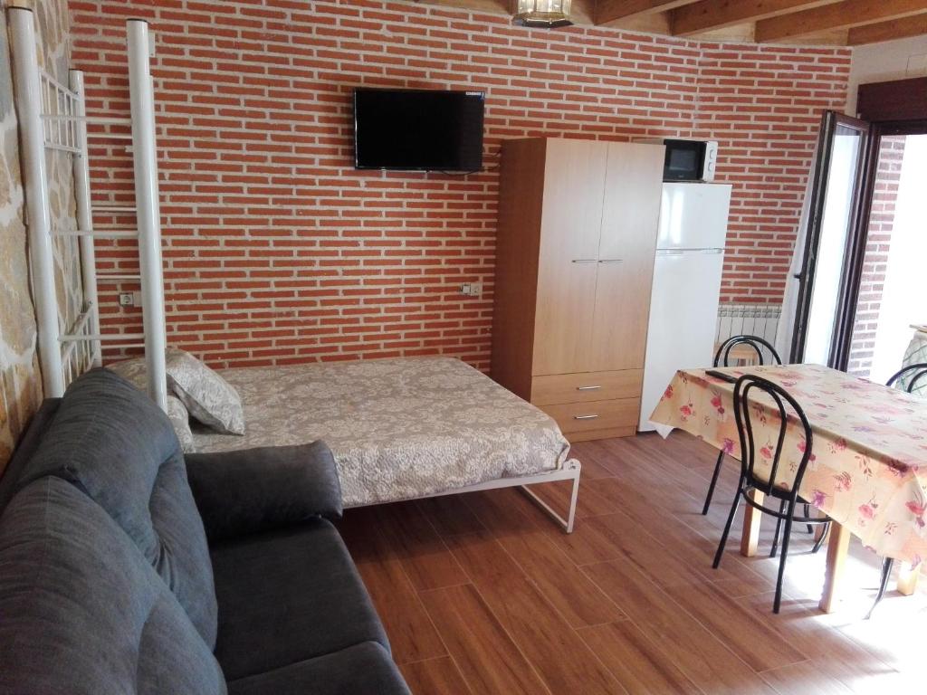 A television and/or entertainment centre at Abadía del Marqués de Avila