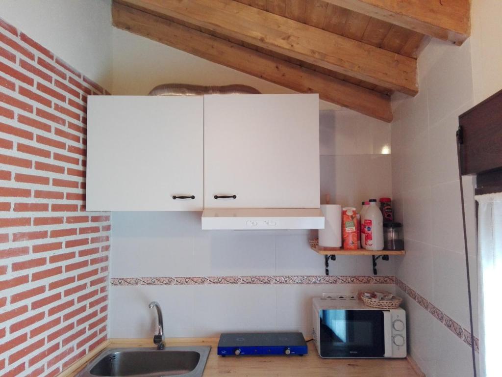 A kitchen or kitchenette at Abadía del Marqués de Avila