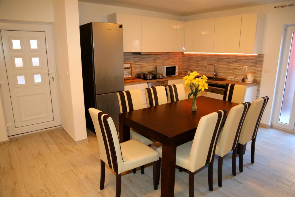 Kuchyň nebo kuchyňský kout v ubytování Deluxe Apartment Nika