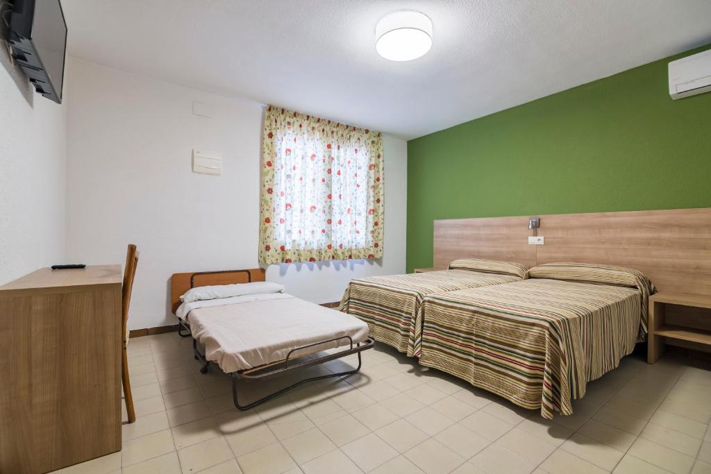 Postel nebo postele na pokoji v ubytování Hotel Blason Junior