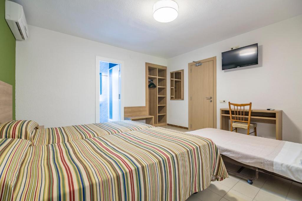 Postel nebo postele na pokoji v ubytování Hotel Blason Junior
