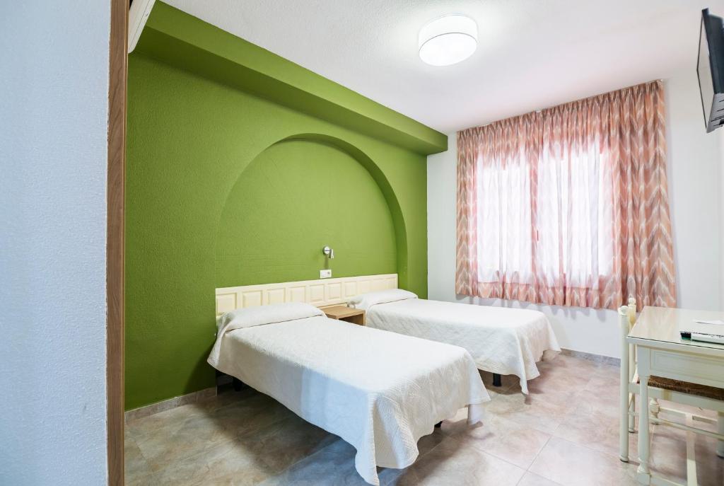 Postel nebo postele na pokoji v ubytování Hotel Blason Junior