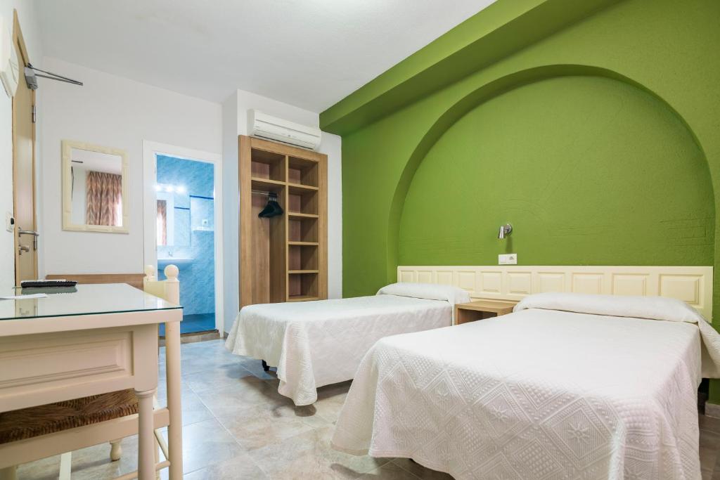 Postel nebo postele na pokoji v ubytování Hotel Blason Junior